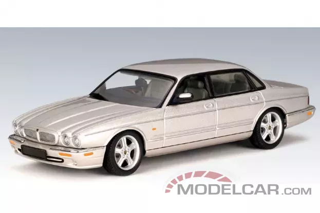 AUTOart Jaguar XJR X308 Silver 1:43 53603