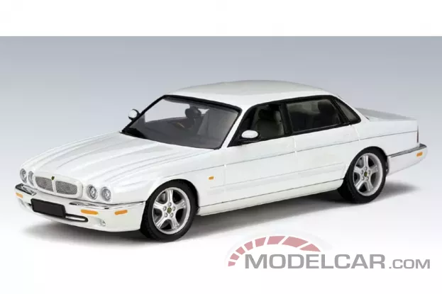 AUTOart Jaguar XJR X308 White 1:43 53602
