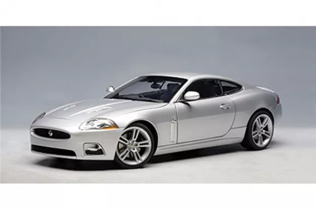 AUTOart Jaguar XKR Coupe Liquid Silver 1:18 73633