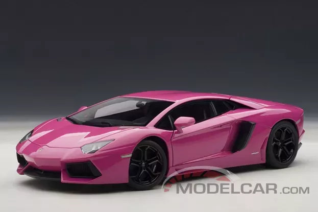 AUTOart Lamborghini Aventador LP700-4 Pink 1:18 74660