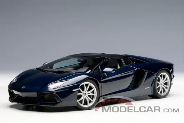 AUTOart Lamborghini Aventador LP700-4 Roadster Azzuro Thetis 1:18 74698