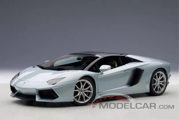 AUTOart Lamborghini Aventador LP700-4 Roadster Nero Nemesis 1:18 74697