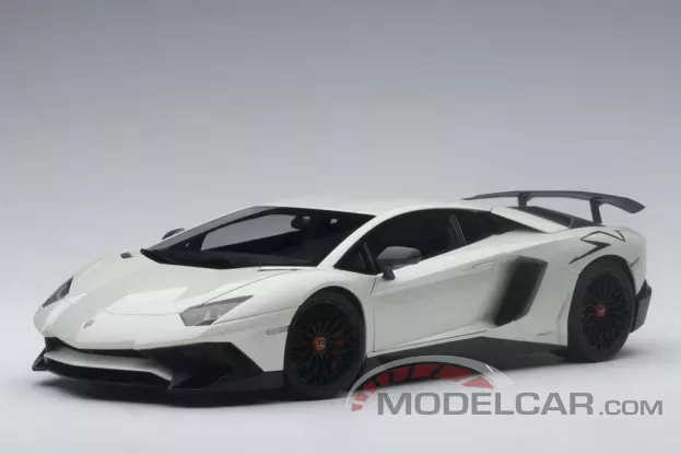 AUTOart Lamborghini Aventador LP750-4 SV Balloon White 1:18 74555