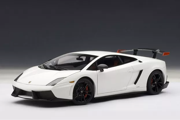 AUTOart Lamborghini Gallardo LP570 Supertrofeo Stradale Bianco Monocerus 1:18 74693