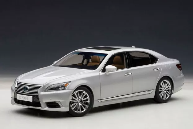 AUTOart Lexus LS600hL Sonic Silver 1:18 78841