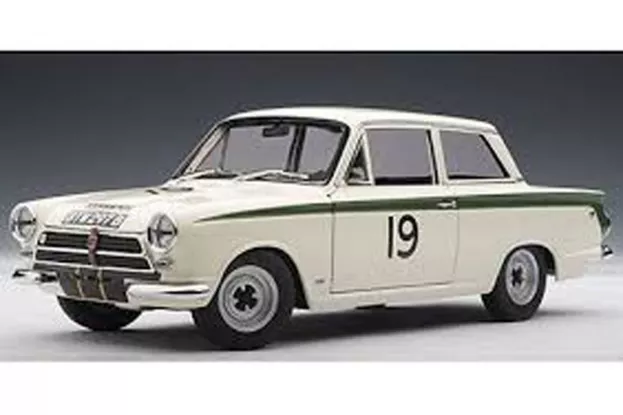 AUTOart Lotus Cortina MKI 1964 6Hrs Brands Hatch Winner 19 Sir John Whitemore Peter Procter 1:18 86439