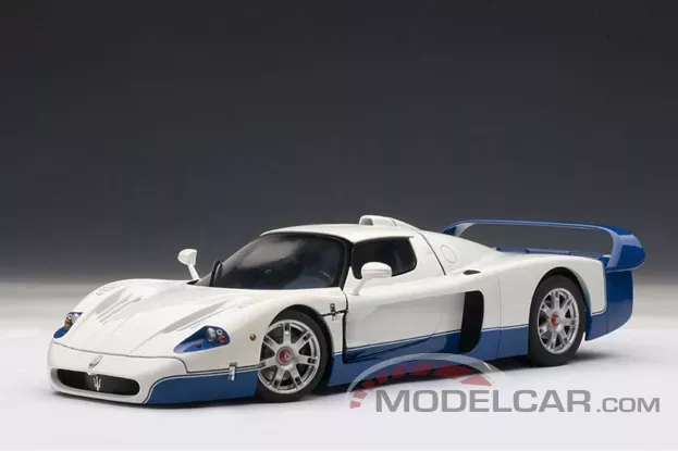 AUTOart Maserati MC12 Road Car pearl white 1:18 75801