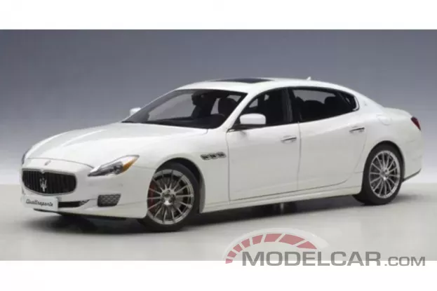 AUTOart Maserati Quattroporte GTS M139 2015 white 1:18 75808