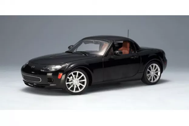 AUTOart Mazda MX-5 Roadster NC Retractable Roof LHD 2006 Black 1:18 75971