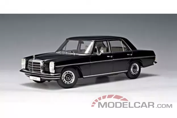 AUTOart Mercedes-Benz 220D Strich 8 Limousine Black 1:18 76181
