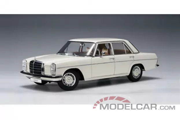 AUTOart Mercedes-Benz 220D Strich 8 Limousine White 1:18 76182