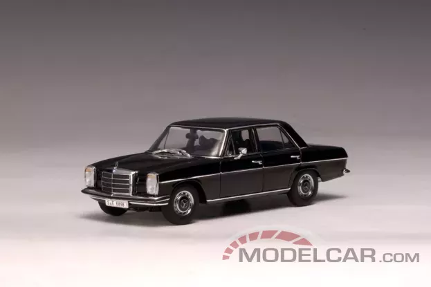 AUTOart Mercedes-Benz 220D Strich 8 Limousine black 1:43 56182