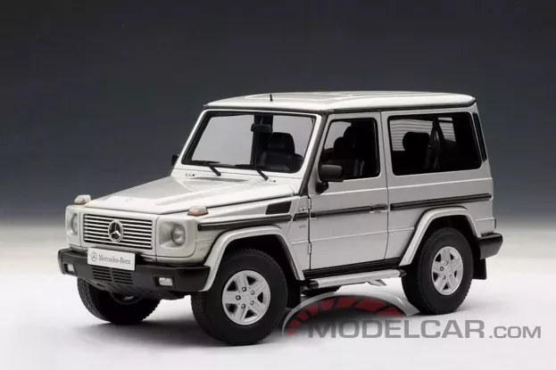 AUTOart Mercedes-Benz G Model SWB W463 Silver 1:18 76112