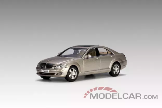 AUTOart Mercedes-Benz S500 SWB 2004 Cubanitsilver 1:43 56201