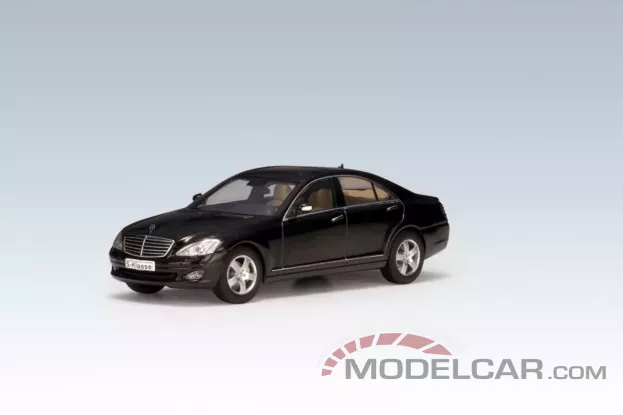 AUTOart Mercedes-Benz S500 SWB 2004 Obisidanblack 1:43 56202