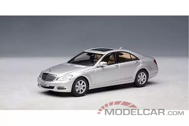 AUTOart Mercedes-Benz S500 SWB 2009 Silver 1:43 56256