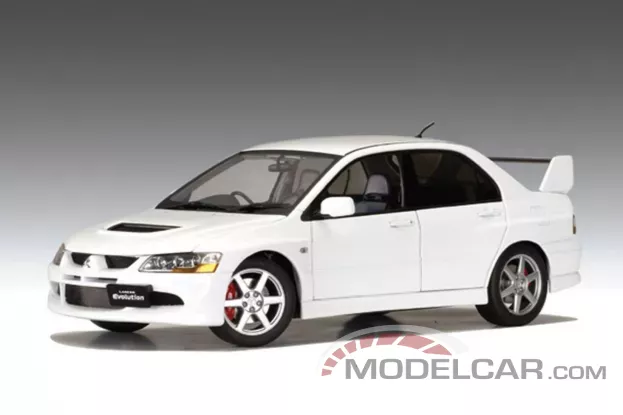 AUTOart Mitsubishi Lancer Evo VIII Street Car White 1:18 77182