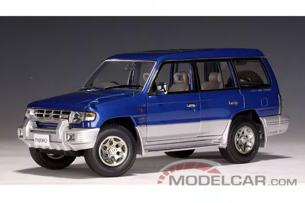 AUTOart Mitsubishi Pajero LWB V20 1998 RHD Metallic Blue 1:18 77101