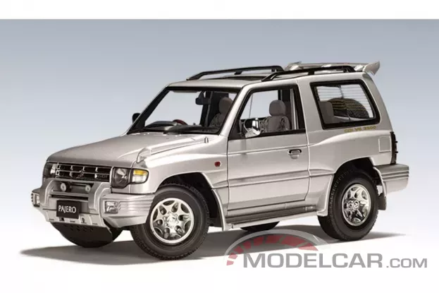 AUTOart Mitsubishi Pajero SWB V20 1998 Silver 1:18 77121
