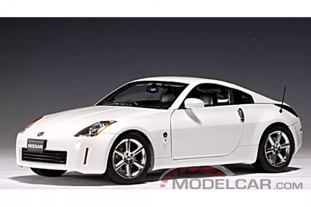 AUTOart Nissan Fairlady Z 2002 RHD White 1:18 77318