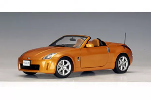 AUTOart Nissan Fairlady Z Roadster RHD Sunset Orange 1:18 77377