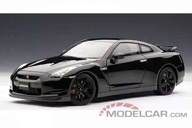 AUTOart Nissan GT-R R35 Super Black with Matt Black Wheels 1:18 77394