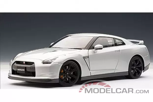 AUTOart Nissan GT-R R35 Ultimate Metal Silver with Matt Black Wheels 1:18 77391