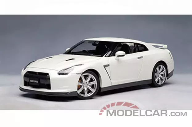AUTOart Nissan GT-R R35 White Pearl 1:18 77387