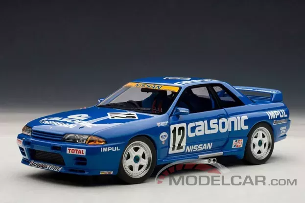 AUTOart Nissan Skyline GT-R R32 Group A 1990 Calsonic 12 special edition with driver figurine and display case 1:18 89080