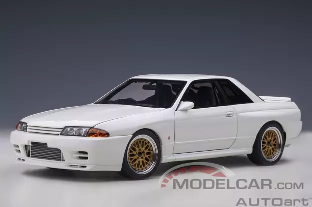 AUTOart Nissan Skyline GT-R R32 V-SPEC II Tuned Version Crystal White 1:18 77416
