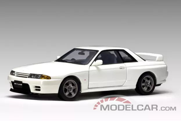 AUTOart Nissan Skyline GTR R32 Crystal White 1:18 77342