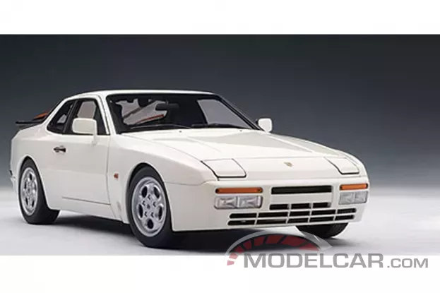 AUTOart Porsche 944 Turbo 1985 Alpine White 1:18 77958