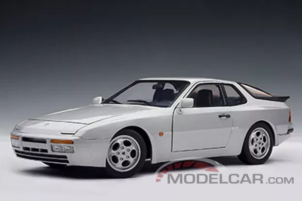 AUTOart Porsche 944 Turbo 1985 Crystal Silver Metallic 1:18 77956