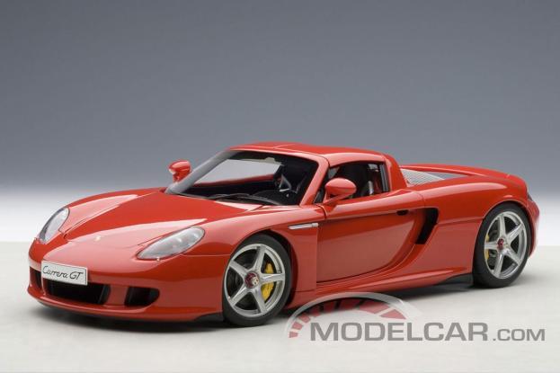 Autoart Porsche Carrera GT أحمر