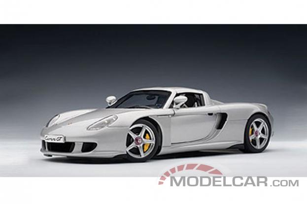 Autoart Porsche Carrera GT D'argento