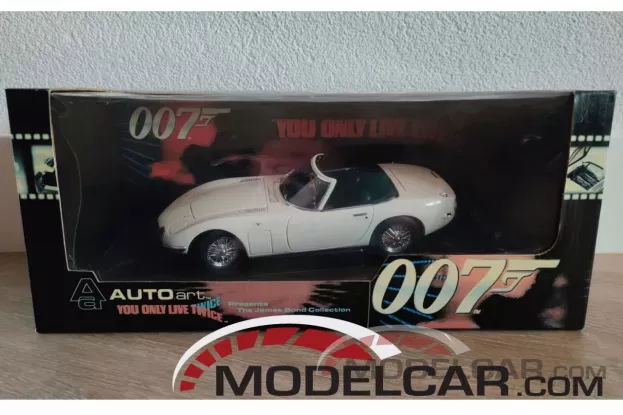 AUTOart Toyota 2000GT Cabrio 007 James Bond Only Live Twice 1:18 78731
