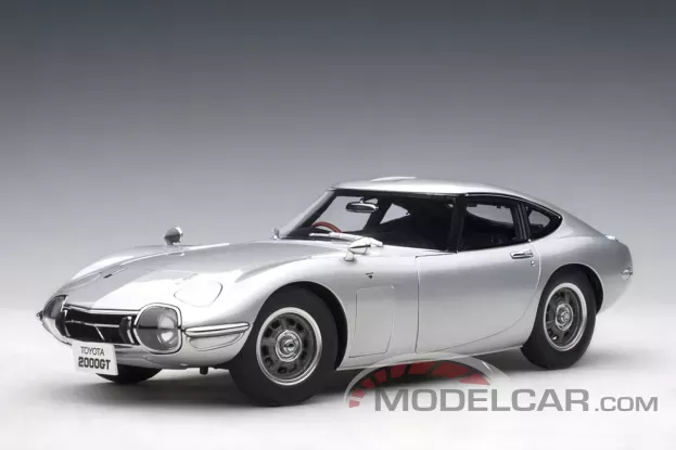 AUTOart Toyota 2000GT Silver 1:18 78752