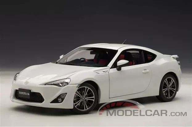 AUTOart Toyota GT86 Asian Version RHD White Pearl 1:18 78773