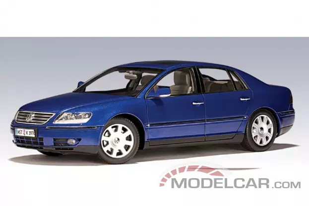 AUTOart Volkswagen Phaeton Blue Pearl 1:18 79744