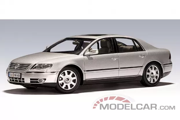 AUTOart Volkswagen Phaeton Silver Metallic 1:18 79742