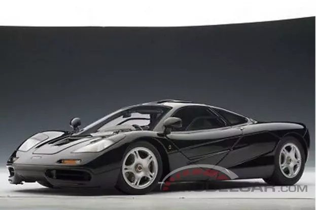 Autoart McLaren F1 Short Tail Road Car 1994 Jet Black Metallic 1:18 76002