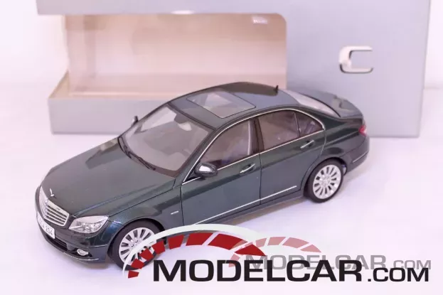 Autoart Mercedes-Benz C-Class Elegance dealer edition W204 periclas green 1:18 B66962366
