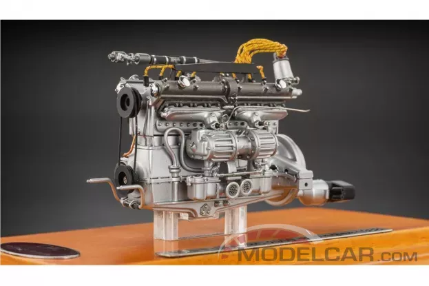 CMC Alfa-Romeo 8C 2900 B 1938 Engine with Showcase CMC 1:18 M-131