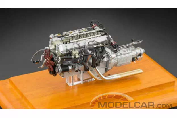 CMC Aston Martin DB4 GT 1961 Engine with Showcase 1:18 M-133