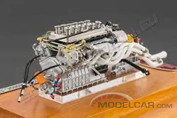CMC Ferrari 312P Engine with showcase 1:18 M-121
