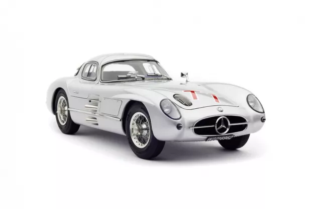 CMC Mercedes-Benz 300 SLR Coupe RAC Tourist Trophy 1955 T1 1:18 M-245