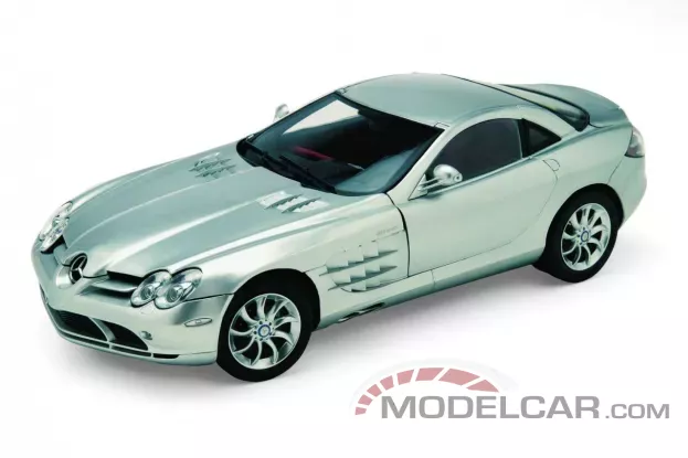 CMC Mercedes-Benz SLR McLaren 2003 Silver 1:18 M-045E