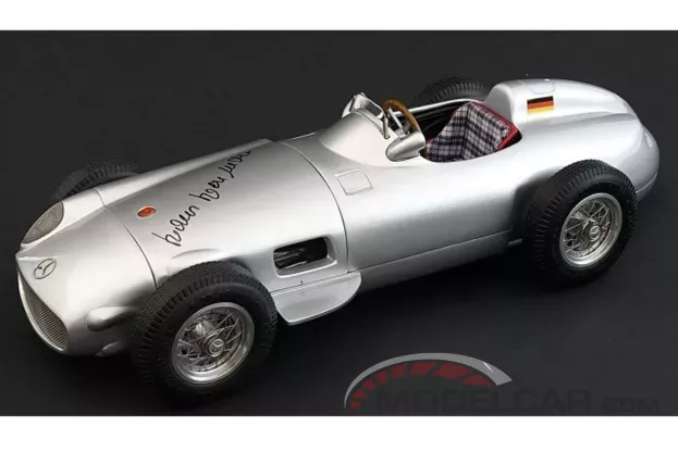 CMC Mercedes-Benz W196 Sir Stirling Moss Signature Edition 1:18 M-006A