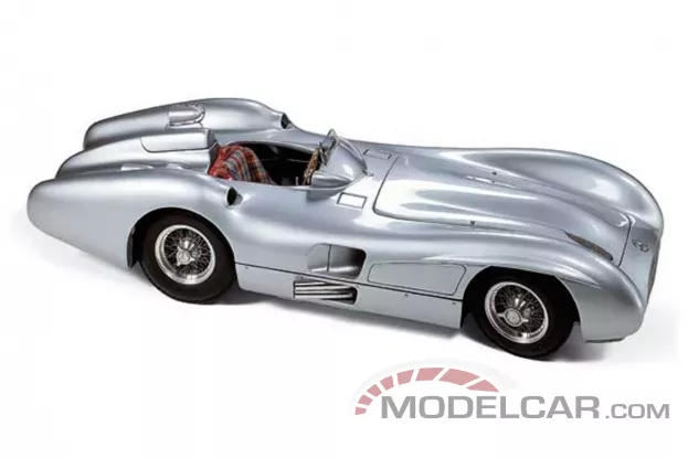 CMC Mercedes-Benz W196R Streamliner 1954 1:18 M-044