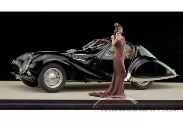 CMC Talbot Lago T150 C SS Teardrop year 1937 with figure and Showcase 1:18 M-166TC